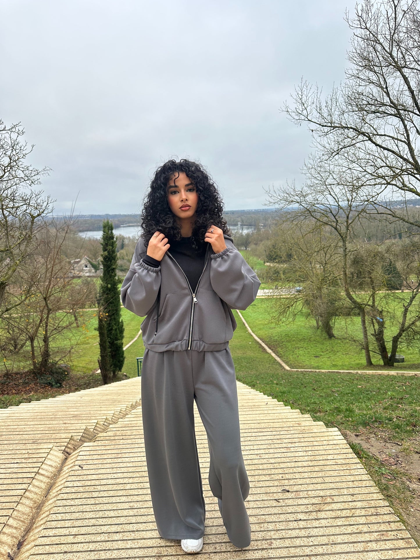 Ensemble street gris